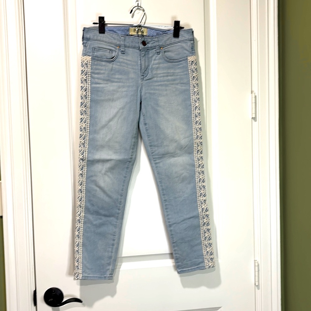 Holding Horses Light Denim Crocheted Lace Trim Jeans Size 27